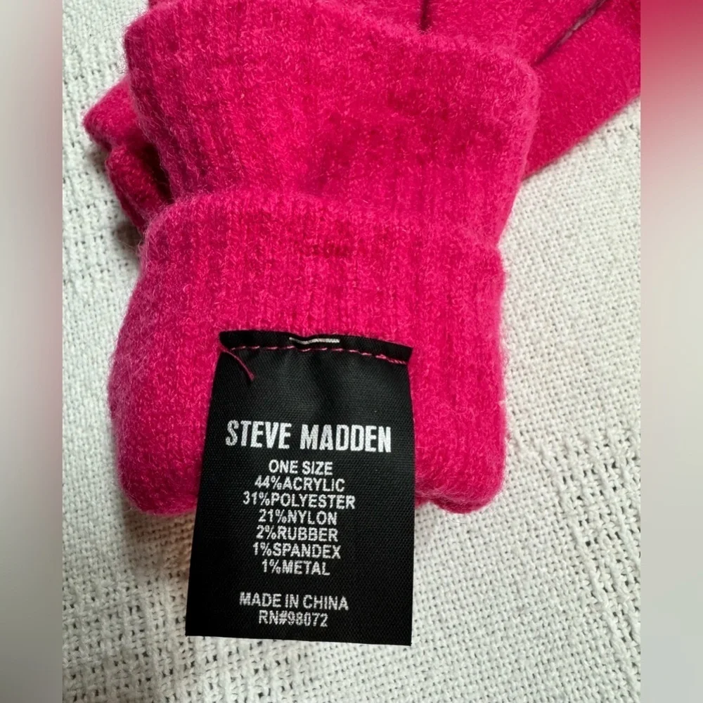 Steve Madden Fuchsia Knit Gloves